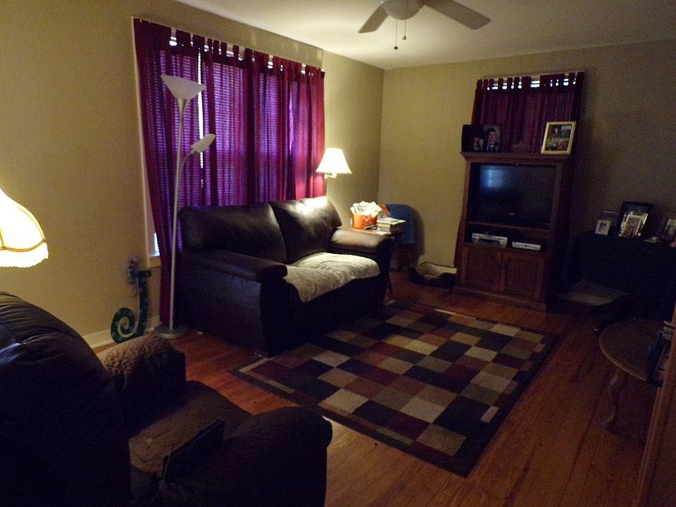 2nd image of 704 1st St