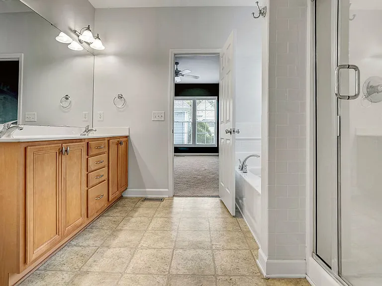 606 Center St — Photo 25