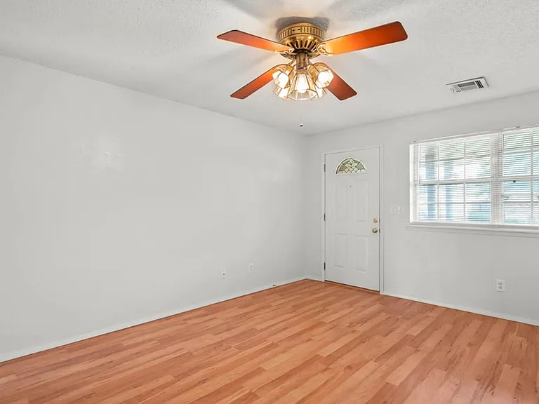 220 E Beech Ave — Photo 5