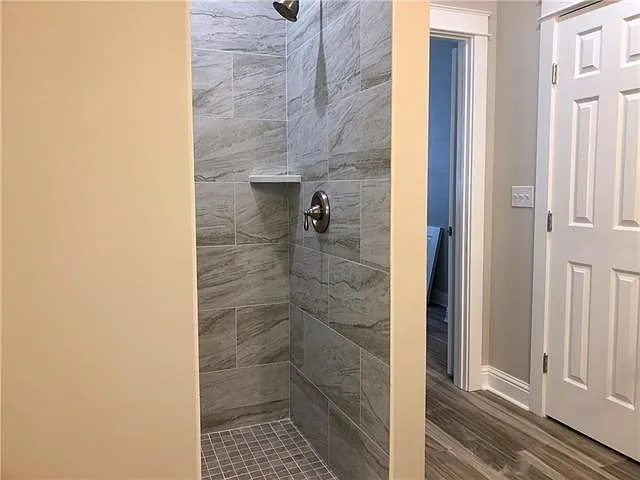 325 E Hornsby St — Photo 9