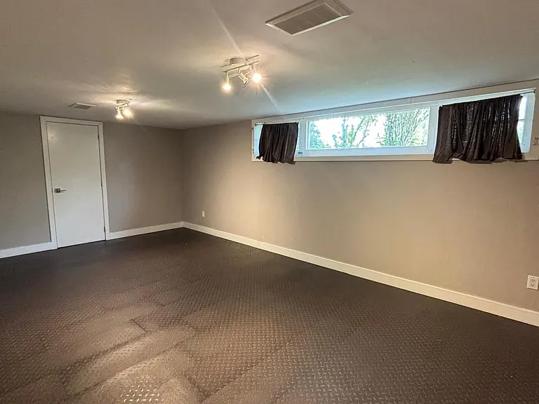 73 Farmbrook Rd #BASEMENT — Photo 3