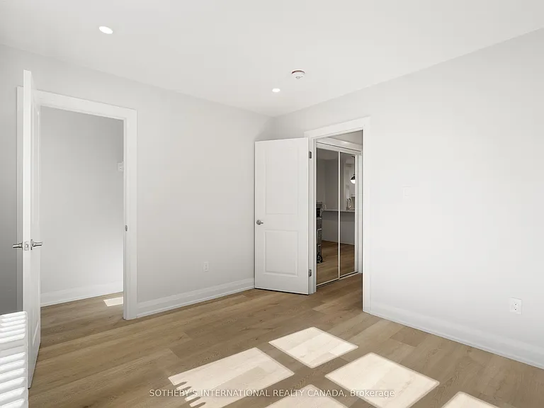 30 Strathgowan Ave #UPPER — Photo 6