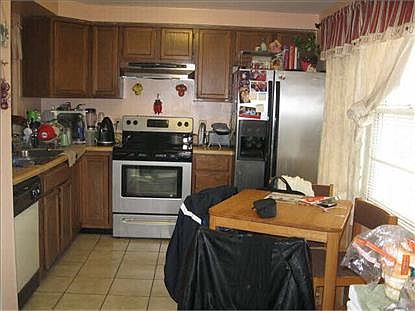2nd image of 5 Harbor Hill Ct #5