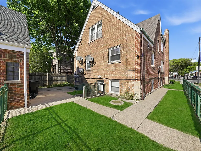 7058 S Fairfield Ave #G — Photo 21