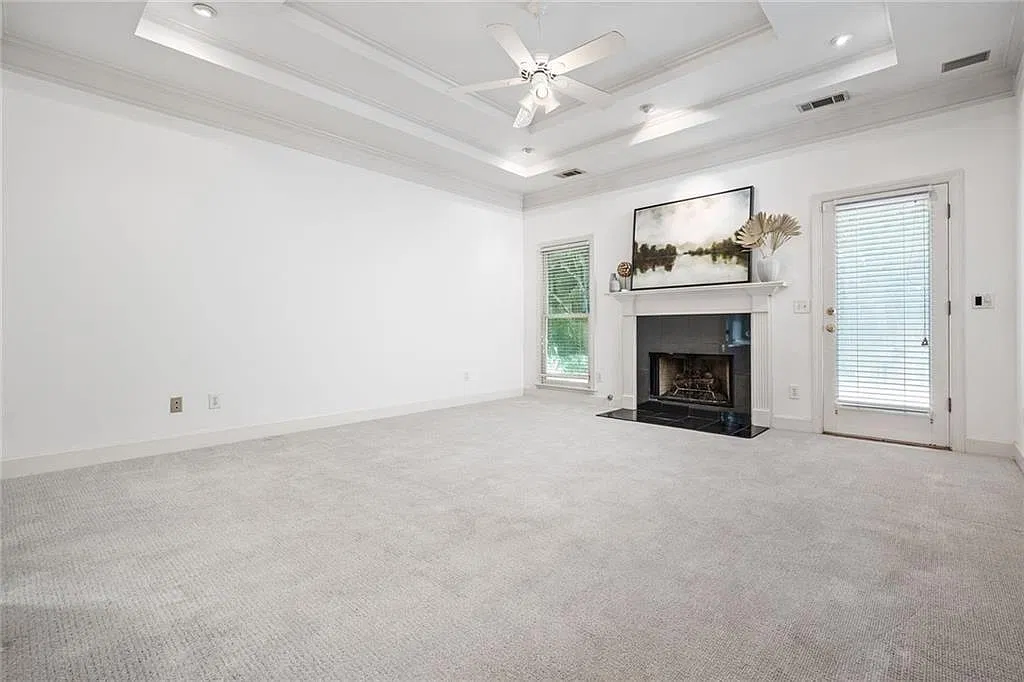 5 bed, 4.0 bath, 3393 sqft, $4,400 — Photo 4