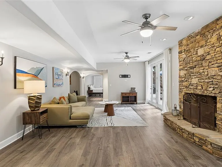 210 Willow Lake Cv — Photo 47