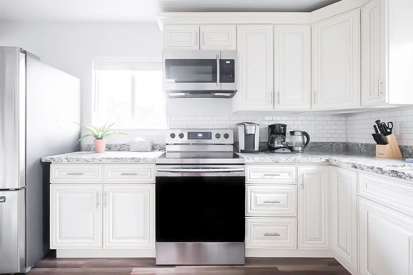 4 bed, 2700 sqft, $7,850 — Photo 2