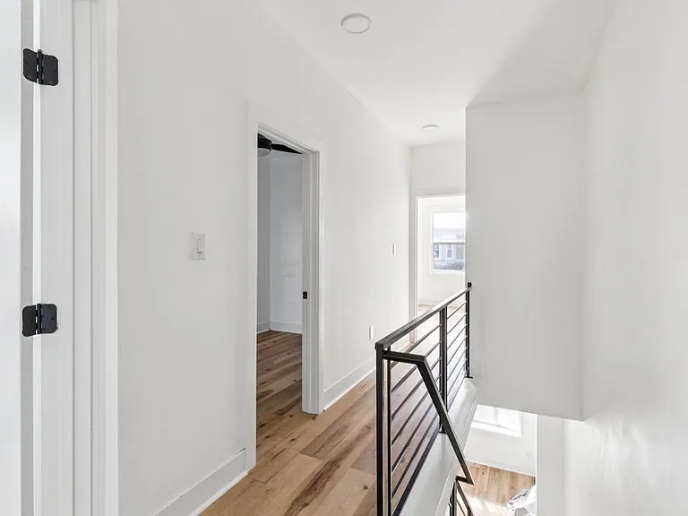 5521 Media St — Photo 13