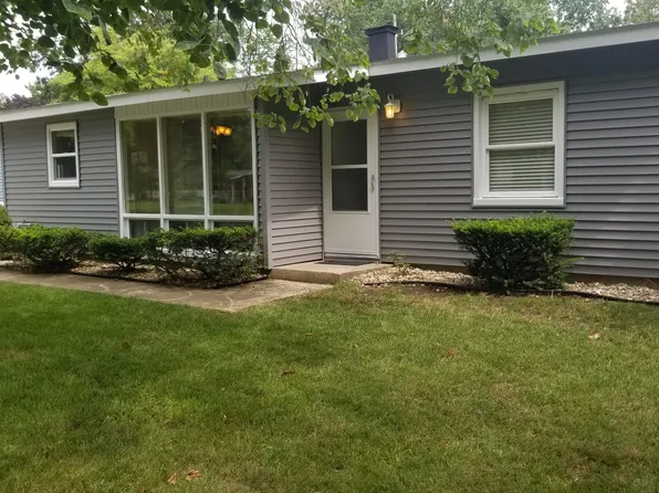 1412 Hollycrest Dr, Champaign, IL 61821