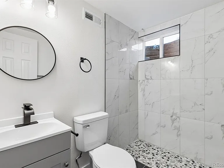363 S Ivy St — Photo 18