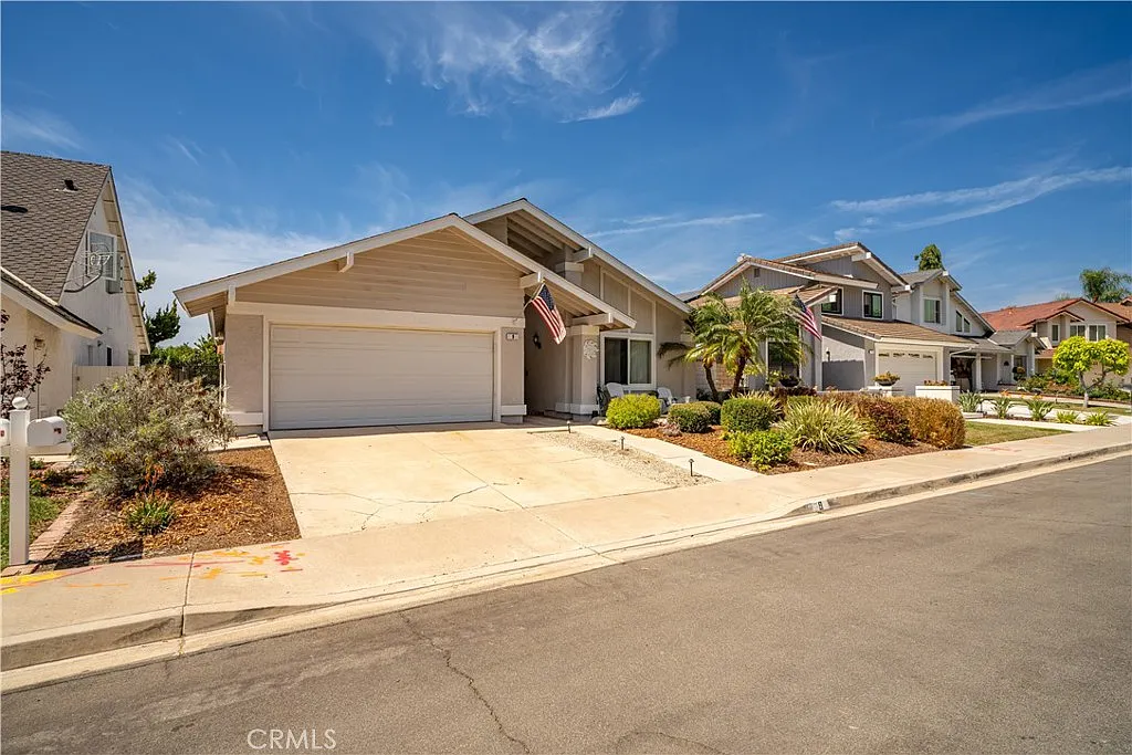 3 bed, 1738 sqft, $6,000 — Photo 1