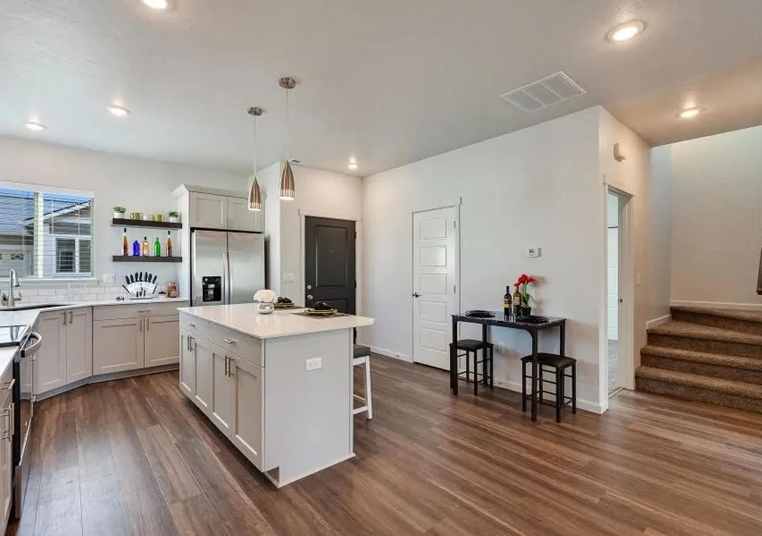 Beautiful 3-Bedroom Condo in Gated Black Bay Village Post Falls — Photo 4