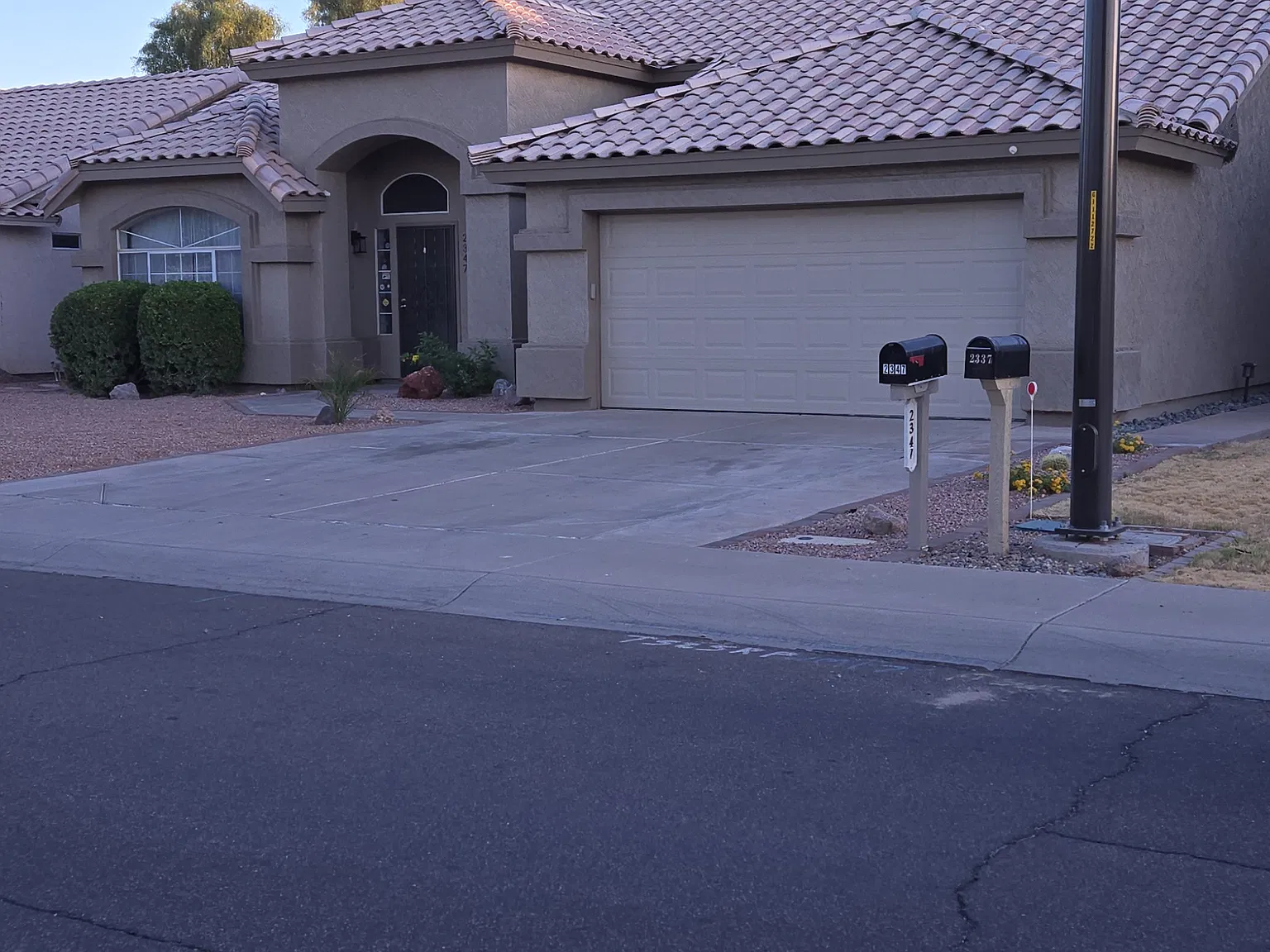 4 bed, 2050 sqft, $2,739 — Photo 2