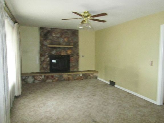 5th image of 655 Big Horn Ave