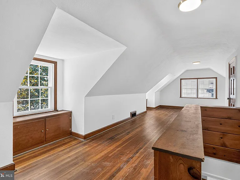 1607 W Braddock Rd — Photo 18