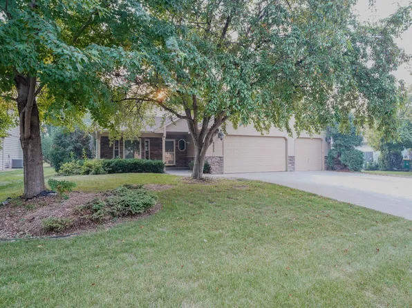 9023 Nantwick Rdg, Minneapolis, MN 55443