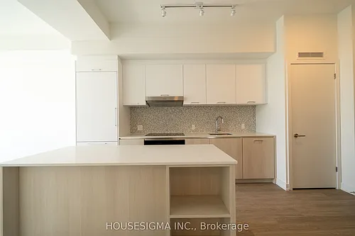 8188 Yonge St #623 Photo 1