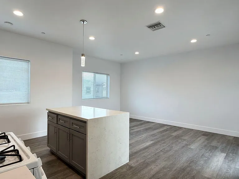 1491 Atlantic Ave — Photo 5