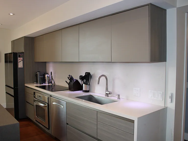 31 SE 6th St #1801 — Photo 5