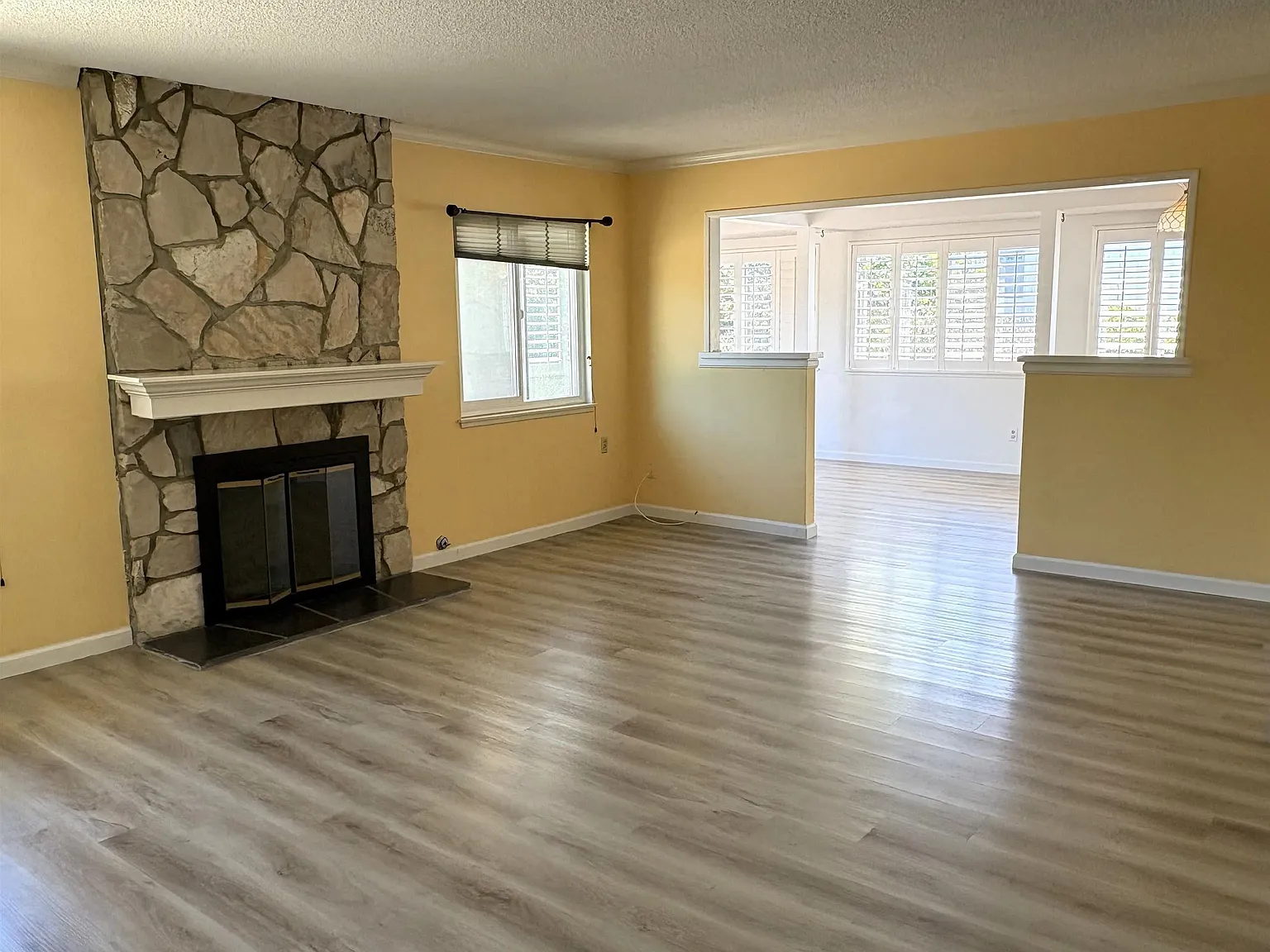 3 bed, 2.0 bath, 1574 sqft, $3,900 — Photo 4