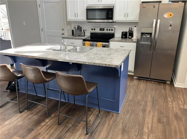 1108 NW 70th Ct, Kansas City, MO 64118