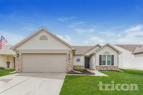 1064 Halifax Ln Photo 1