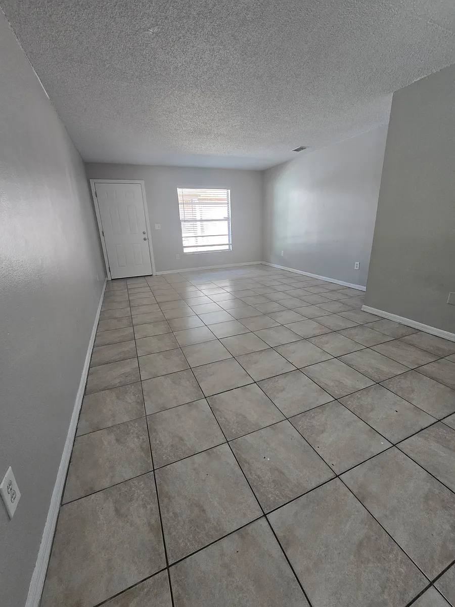 Building Photo - 2212 Florida Dr #2