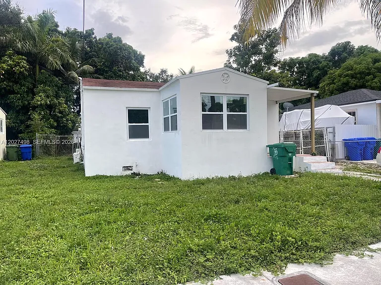 560 NW 53rd St — Photo 10
