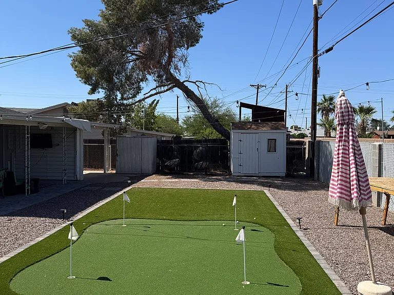 Putting Green & Turf