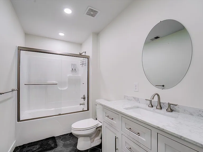 303 N 3rd St #1 — Photo 12