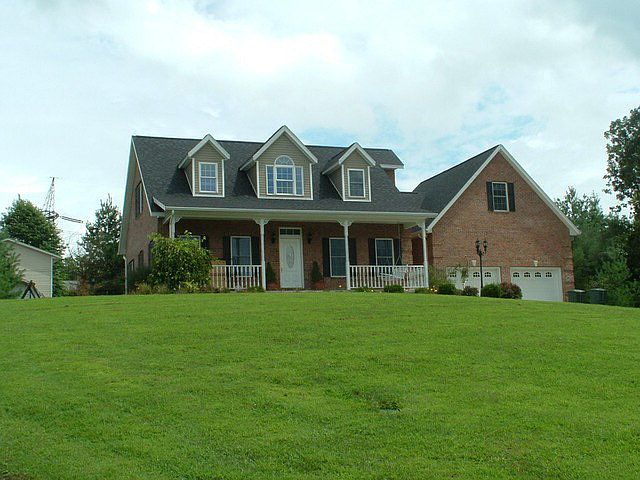 1st image of 2740 Brookhaven Dr