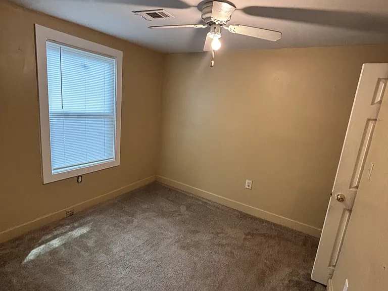 Middle Bedroom.