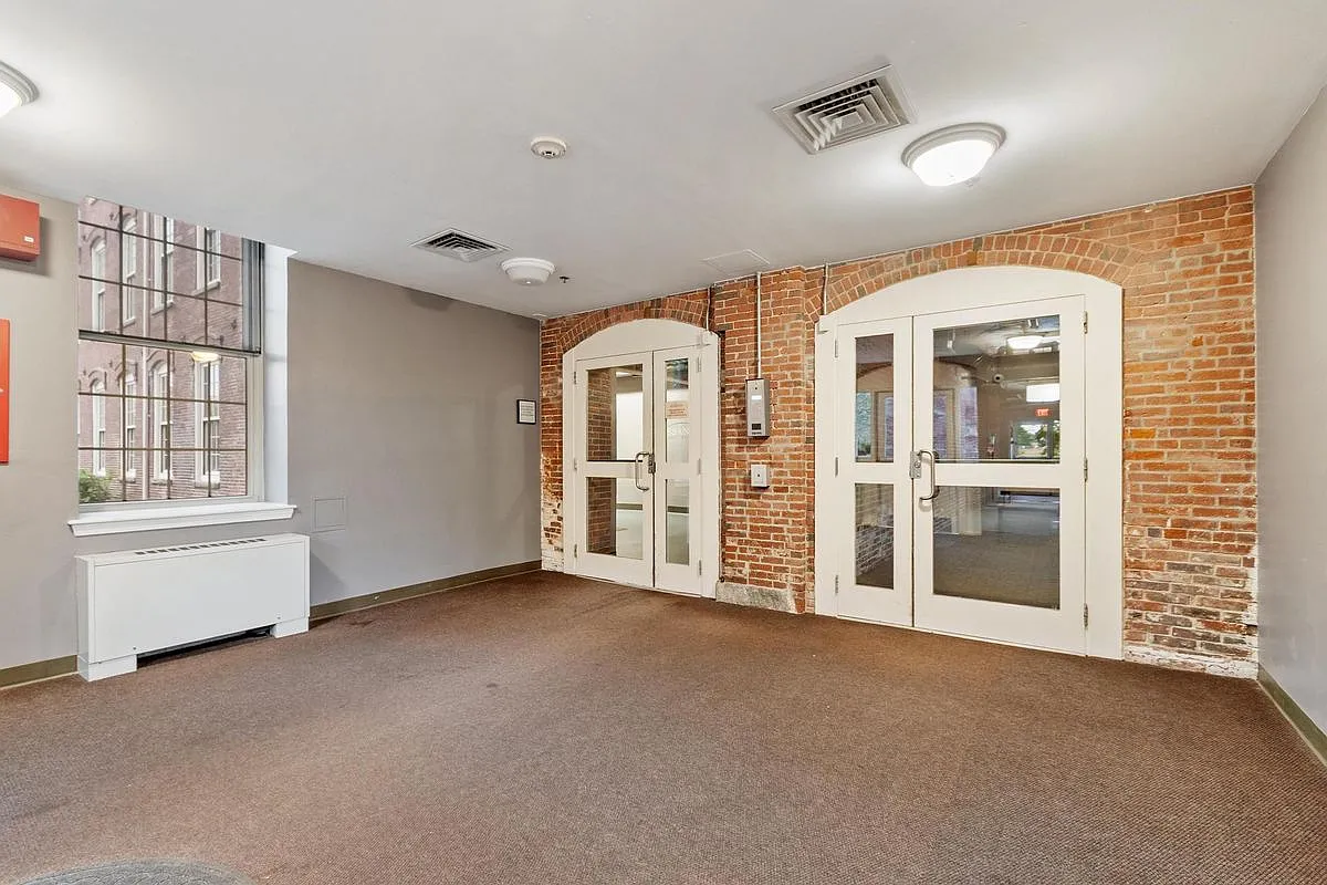 1 bed, 1.0 bath, 759 sqft, $2,000 — Photo 2