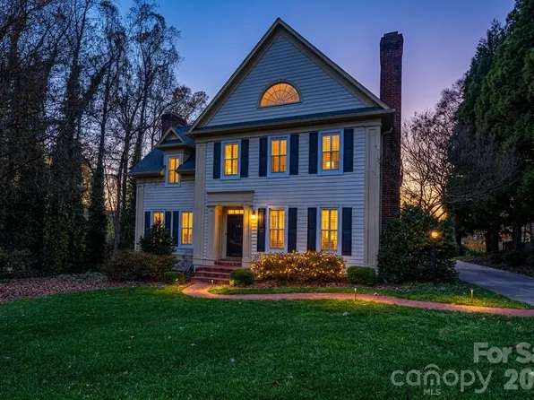 560 20th Avenue Ct NW, Hickory, NC 28601