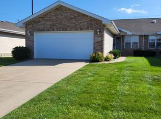 1615 Golden Oak Dr, Crown Point, IN