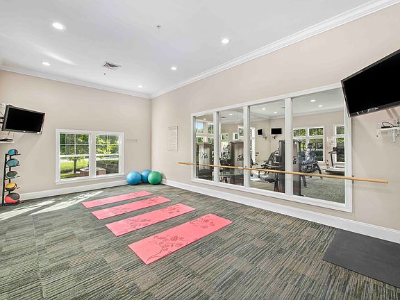 4th image of 10200 Crichton St #7302
