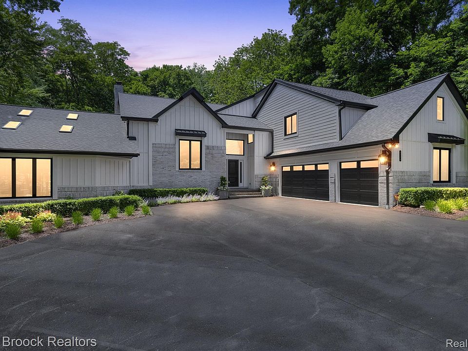1st image of 4334 S Bay Dr