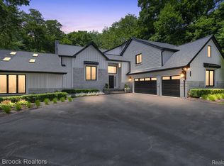 4334 S Bay Dr, Orchard Lake, MI
