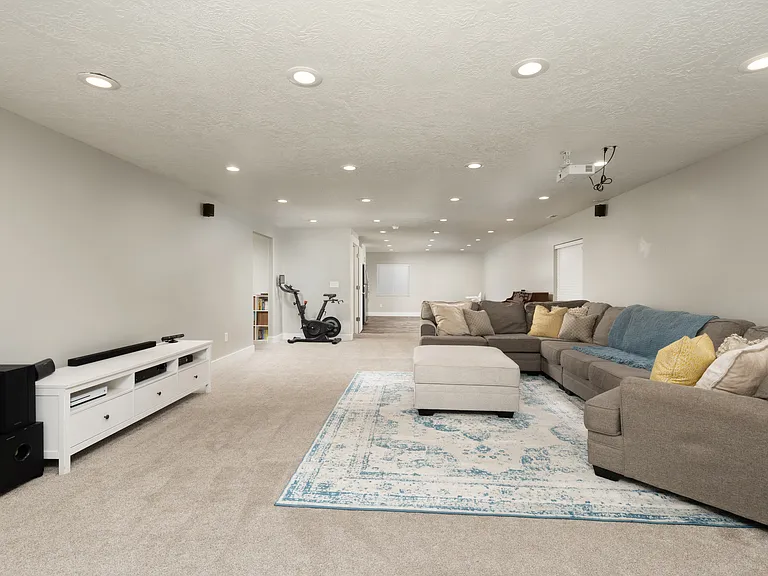 183 E Lake View Dr — Photo 33