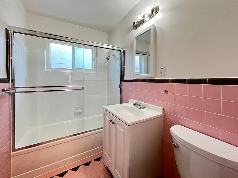 554 Walnut St #5 — Photo 9