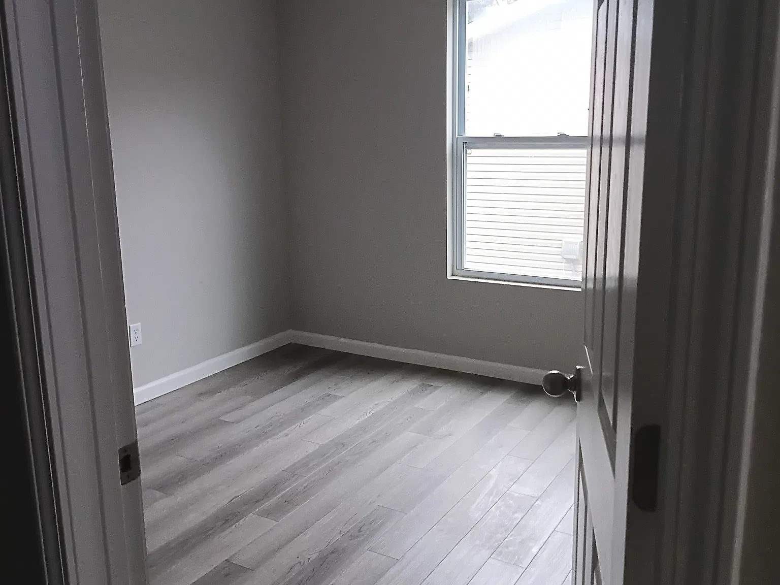 3 bed, $1,050 — Photo 4