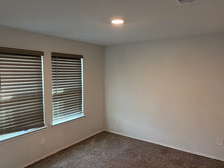 103 Pecos Dr — Photo 7