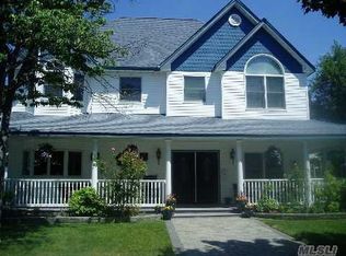 8 Hollywood Ave, Massapequa, NY 11758