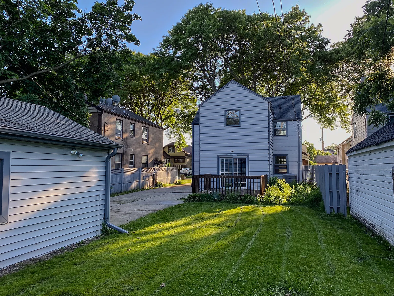 3 bed, 1.5 bath, 1392 sqft, $2,245 — Photo 3