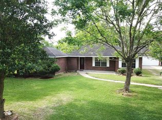 5040 County Road 31, Angleton, TX 77515