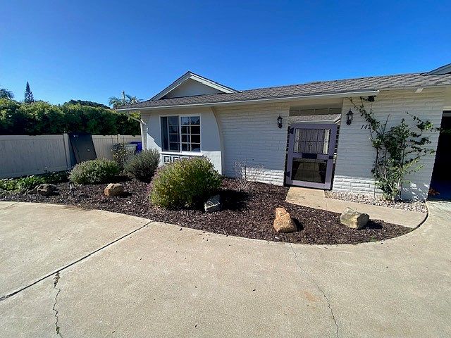 1st image of 14270 Pinewood Dr