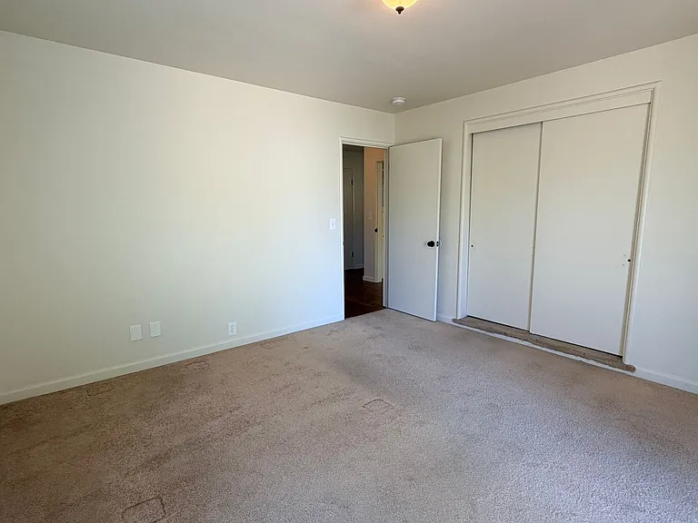 960 Forest Ave — Photo 41