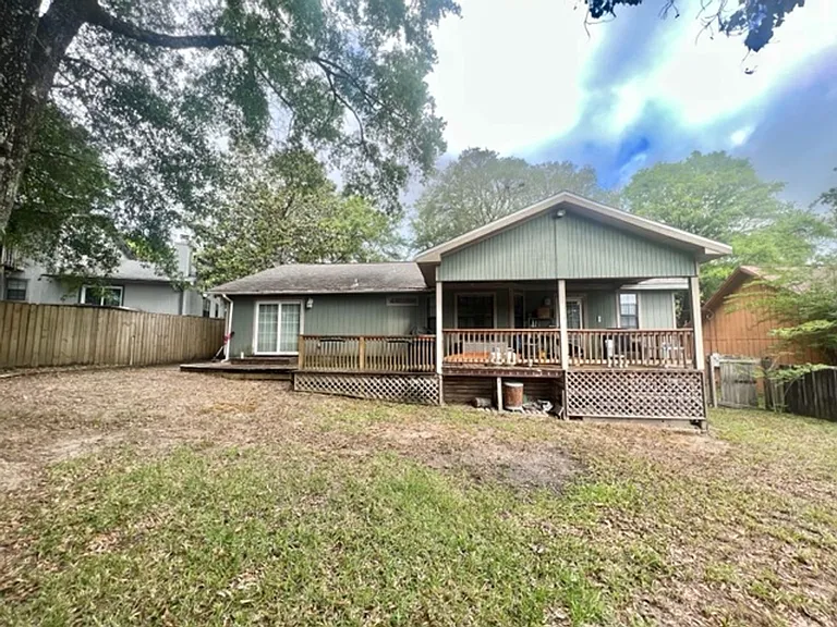 527 Matthew St — Photo 17