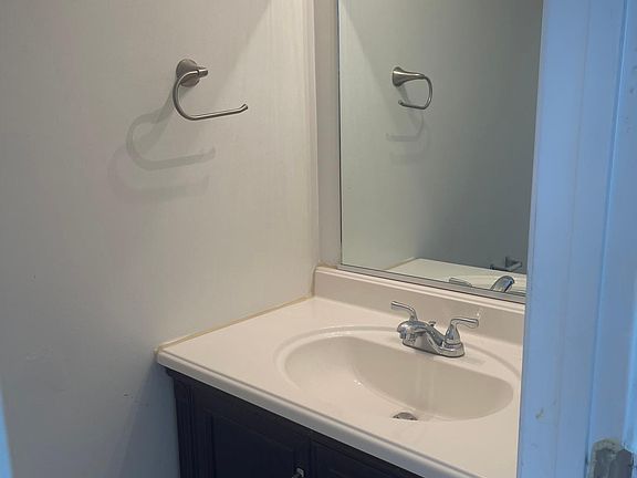 3rd image of 719 Tilden Pl