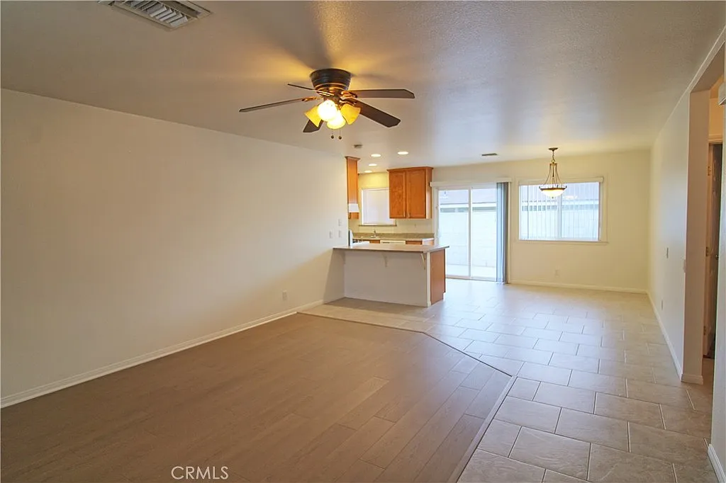 2 bed, 1085 sqft, $2,100 — Photo 2